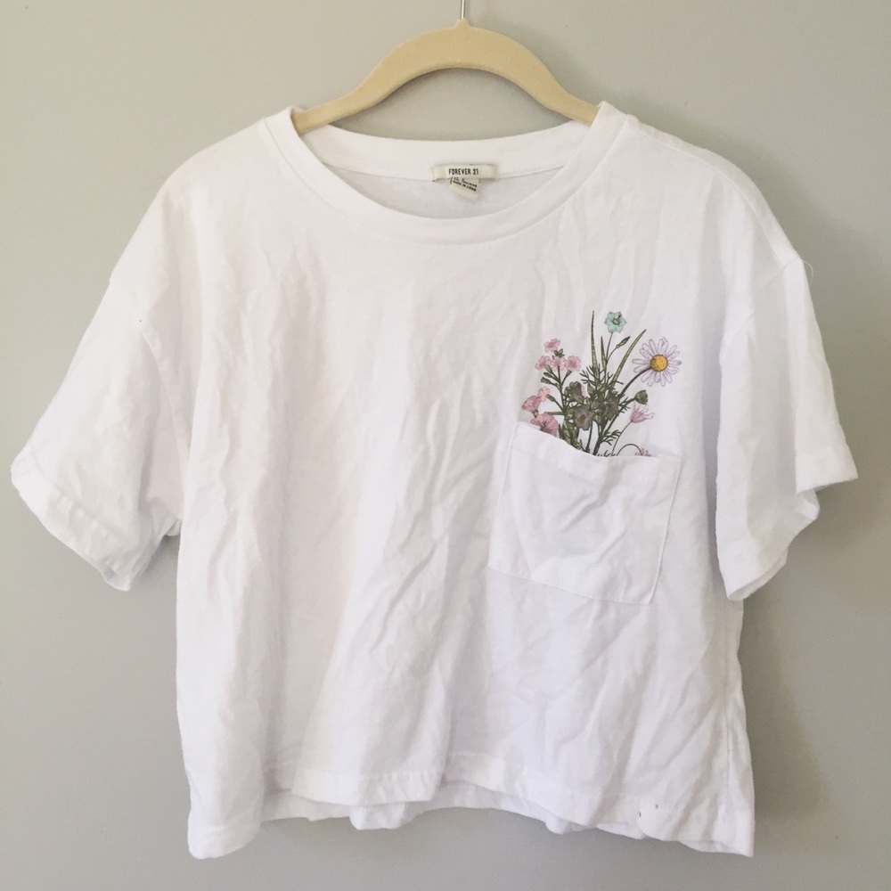 ✨ 2 for $8 moving sale! cropped floral top